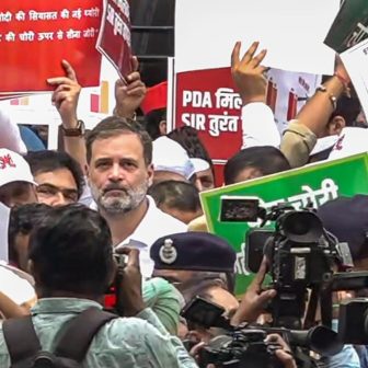 भारतमा विपक्षी सांसदहरूको प्रदर्शन, राहुल गान्धीसहित नेताहरू पक्राउ