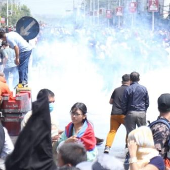 नयाँ बानेश्वरमा प्रहरीको गोली : जेनजी प्रदर्शनमा एकको मृत्यु, दर्जनौँ घाइते