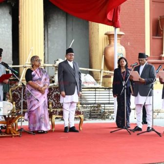 चार नयाँ मन्त्रीले लिए शपथ, स्वास्थ्य मन्त्रीको शपथ स्थगित