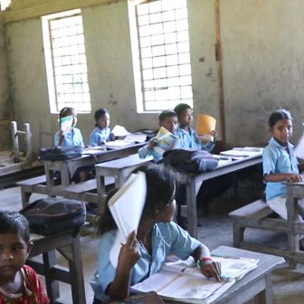 आईरन पानी खानुपर्ने र कक्षामा पंखा नहुदा किताब कापीले हम्केर पढ्नुपर्ने बाध्यता कहिले सम्म?