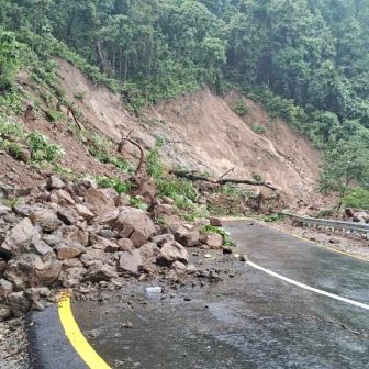देशभरका राजमार्ग बाढीपहिरोले अवरुद्ध, कतै एकतर्फी त कतै पूर्ण बन्द