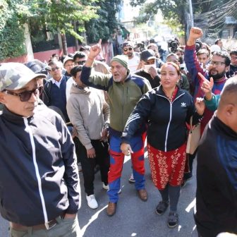 प्रसाईँ पक्राउविरुद्ध समर्थकको विरोध प्रदर्शन