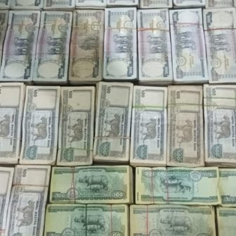 कैलालीमा दुई भारतीय नागरिक पक्राउ, २८ लाख रुपैयाँ बरामद