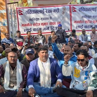 मधेशमा मुख्यमन्त्रीलाई काम गर्न देऊ भन्दै एमाले सडकमा