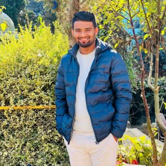 धुवाँभित्र देखिएको अनुहार