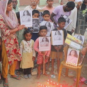 इनिशा बिकको हत्यामा रंगेलीमा मैनबत्ती बालेर शोक