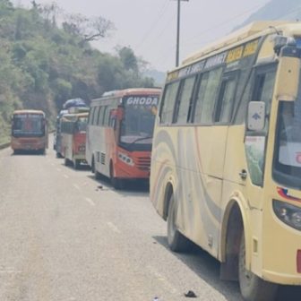 हावाहुरी र असिनाले मध्यपहाडी लोकमार्ग बन्द, रुकुमपूर्वमा सवारी साधन रोकिए