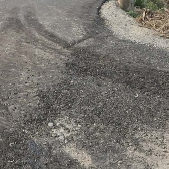 सुनवर्षीको खिखिडागी सडकमा गुणस्तरहीन निर्माणको आरोप, स्थानीय आक्रोशित