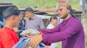 बाढीपीडित १२९ घरधुरीलाई सुविधा सामग्री वितरण