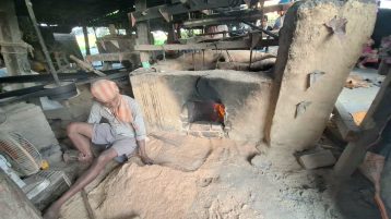 चाडपर्व नजिकिएसँगै चिउरा कुटाउनेको घुइँचो, मिल सञ्चालकलाई भ्याइनभ्याई